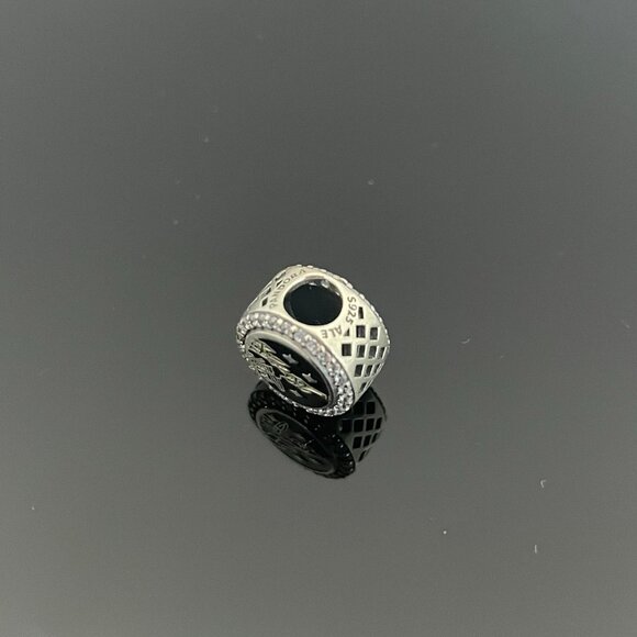 Pandora Disneyland Paris 30 Magical Years Exclusive Dangle Charm - Picture 5 of 6